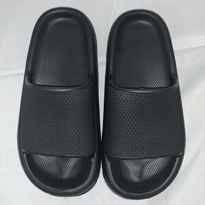 BLACK SLIPPERS